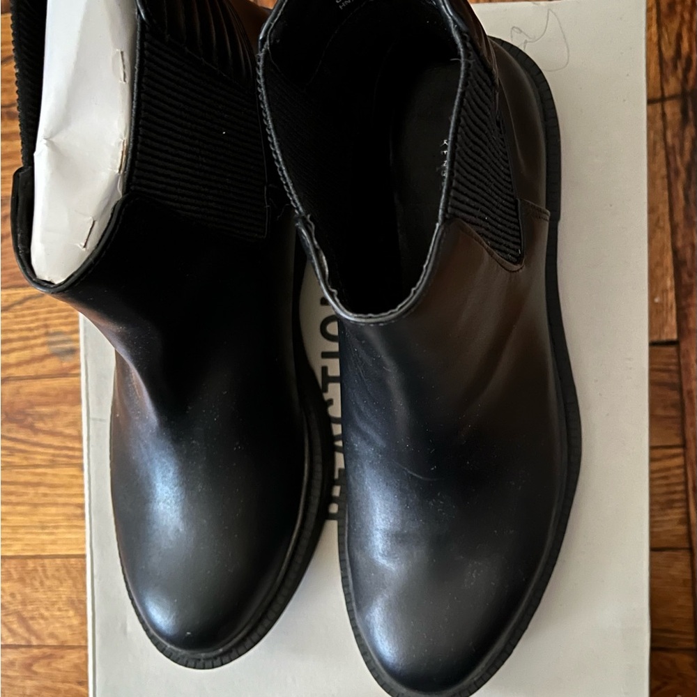 Women size 7 M Kenneth Cole Reaction walker Black Chelsea Boots